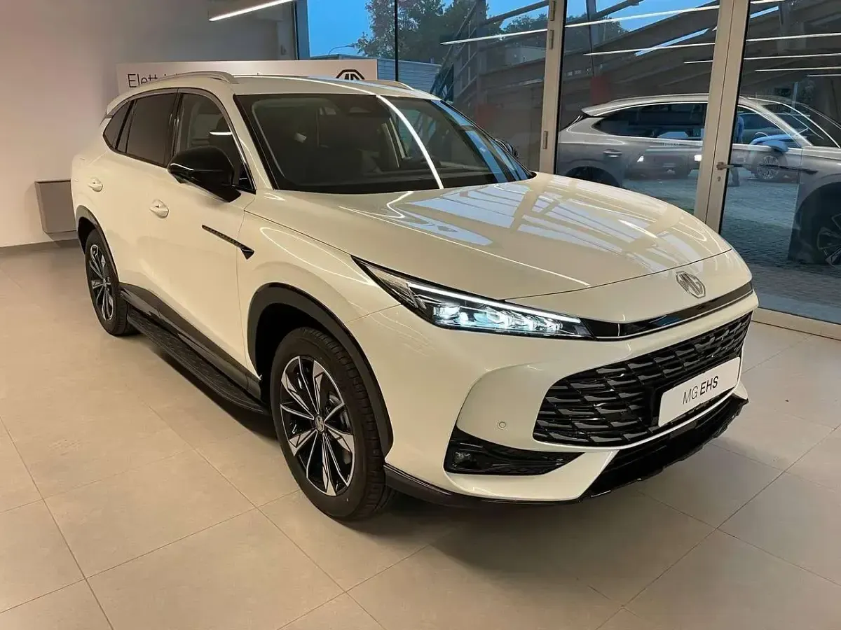 Nuova MG EHS Luxury 272 CV (200 kW) 2026 White pearl SUV