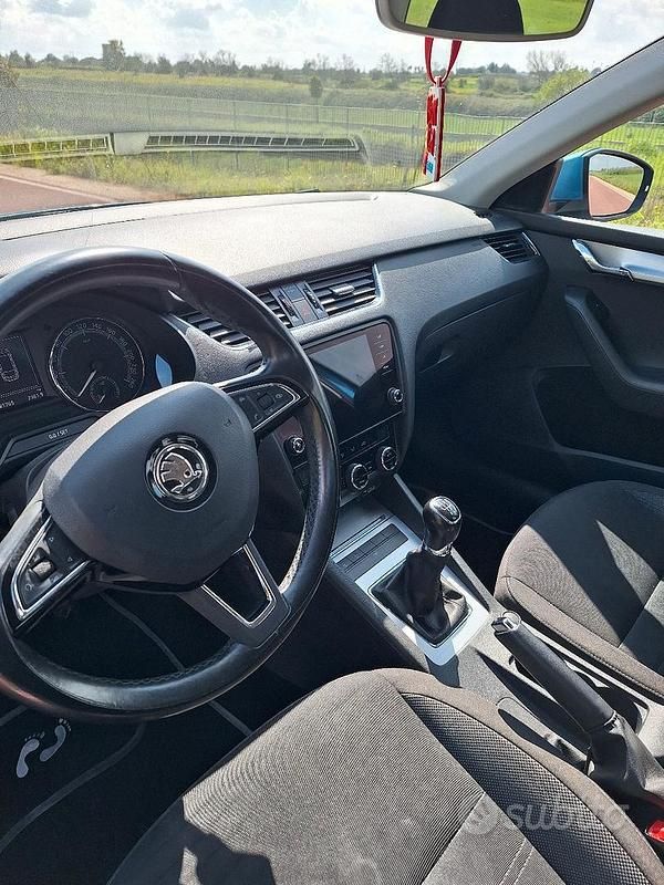 Gebraucht Skoda Octavia Executive 116 PS (85 kW) 2018 Blau Kombi