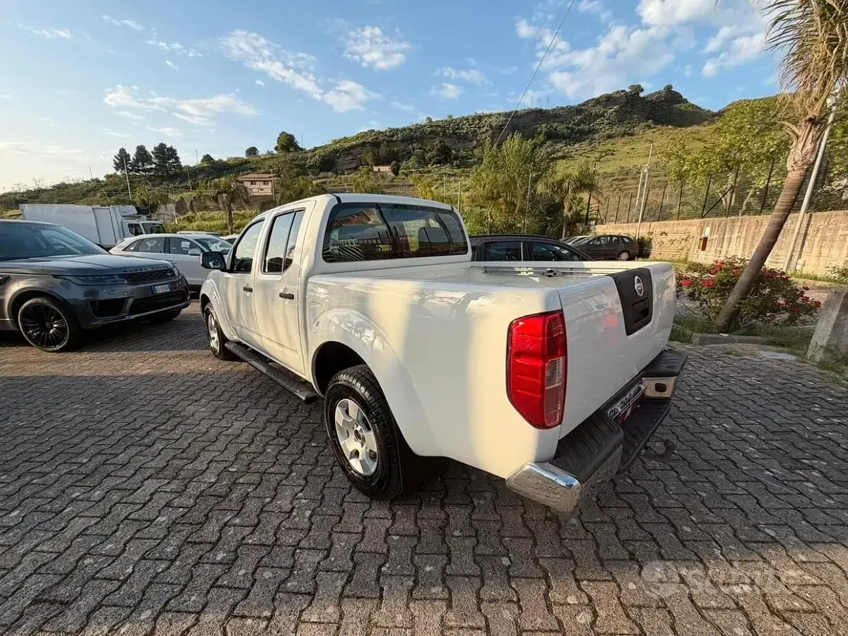 Usata Nissan Navara XE 190 CV (139 kW) 2012 Bianco Pick-up