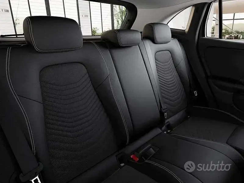 Nuevo Mercedes GLA180 Advanced 116 CV (85 kW) 2026 Negro SUV