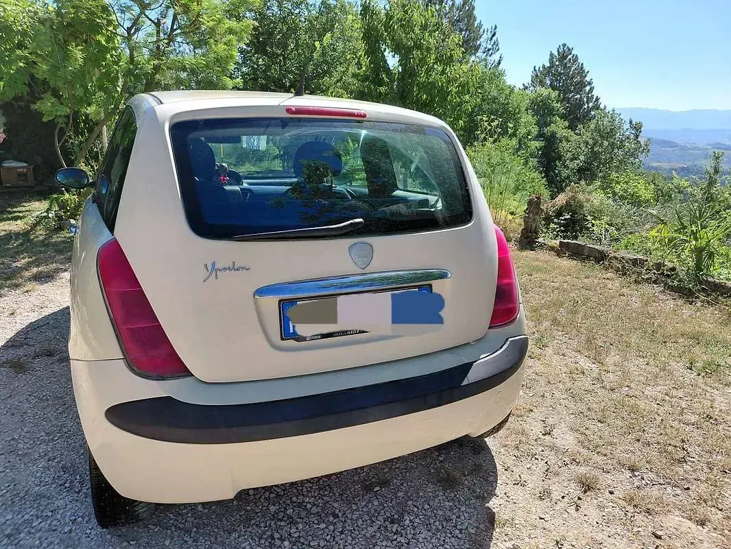 Usata Lancia Ypsilon 60 CV (44 kW) 2004 Giallo Utilitaria