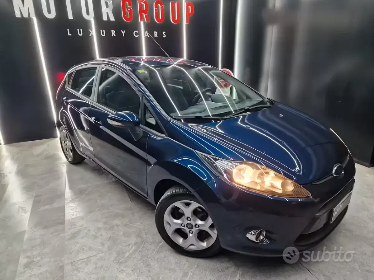 Usata Ford Fiesta Business Edition 82 CV (60 kW) 2012 Bluazzurro Berlina