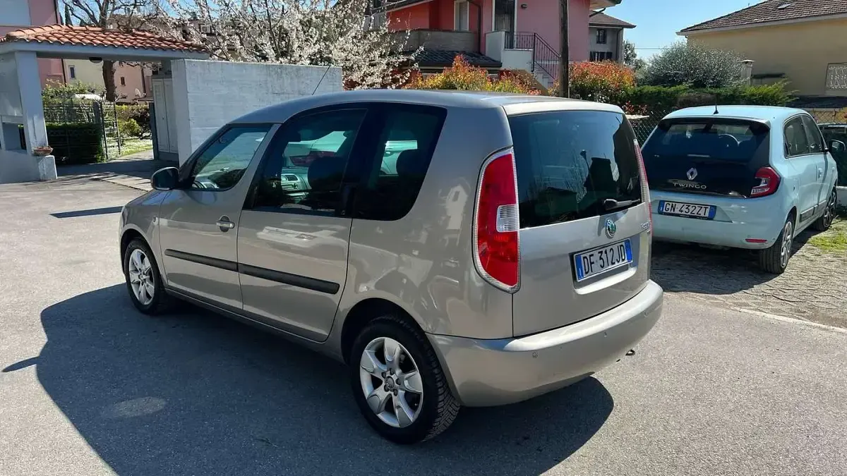 Usata Skoda Roomster Comfort 105 CV (77 kW) 2007 Grigio Monovolume