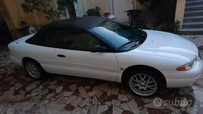 Bianco Usata 1998 Chrysler Stratus Cabrio | 2700 € - Immagine 1/4
