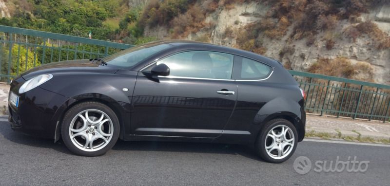 Nero Usata 2010 Alfa Romeo MiTo Due volumi | 4700 € (Buon prezzo) - Immagine 1/4