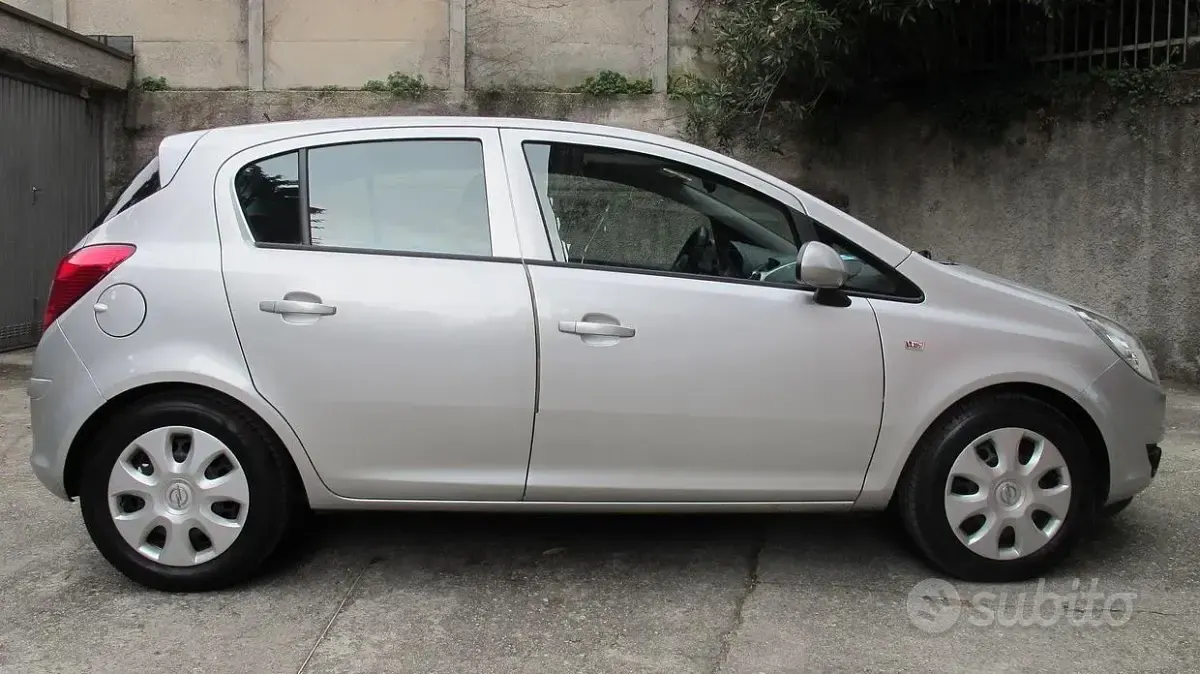 Usata Opel Corsa Enjoy 90 CV (66 kW) 2009 Grigio Utilitaria