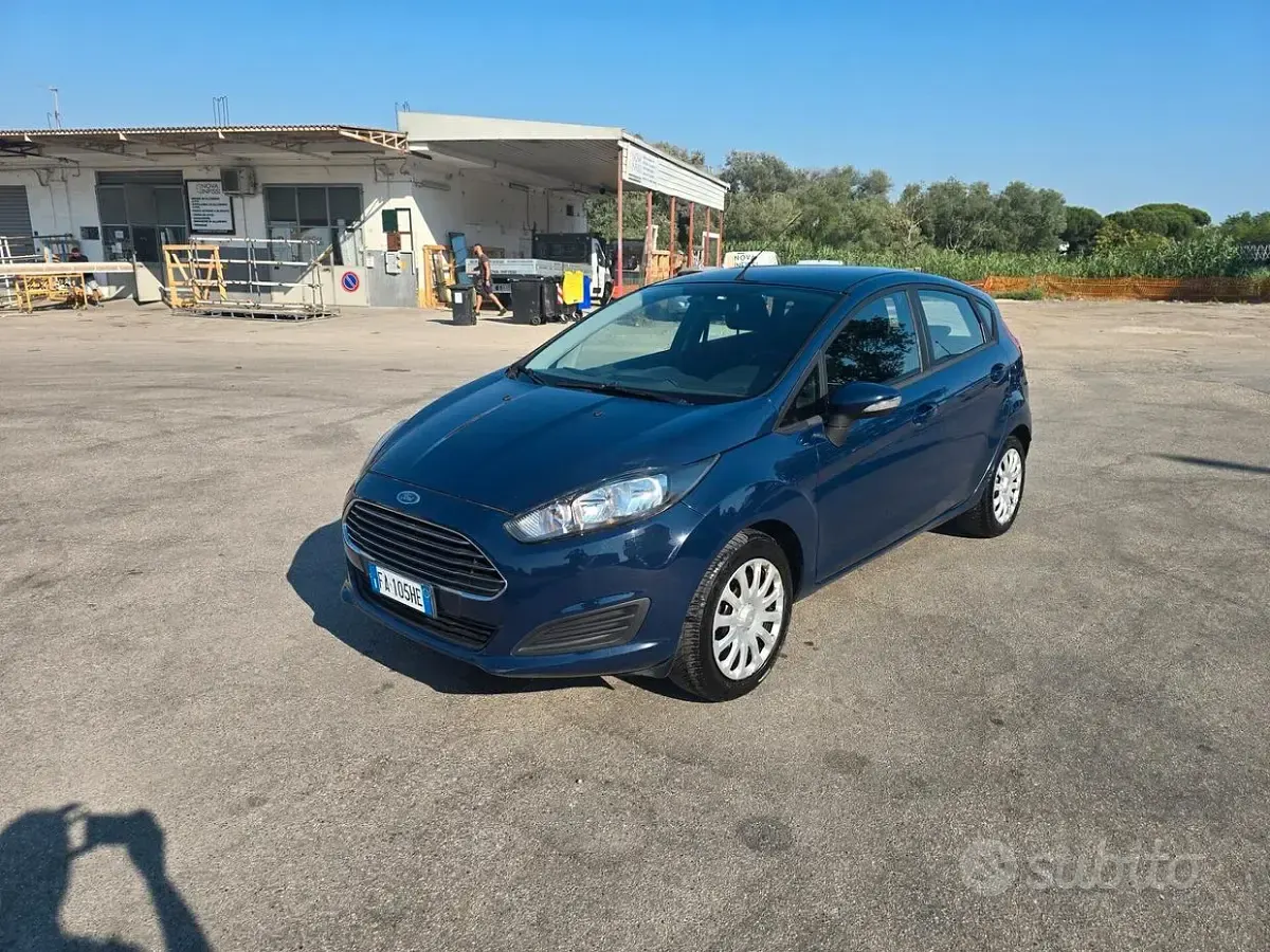 Usata Ford Fiesta 80 CV (58 kW) 2015 Bluazzurro Utilitaria
