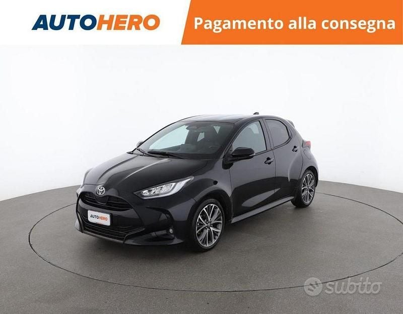 Nero Usata 2024 Toyota Yaris Hybrid Lounge Tre volumi | 21.399 € (Ottimo prezzo) - Immagine 1/2