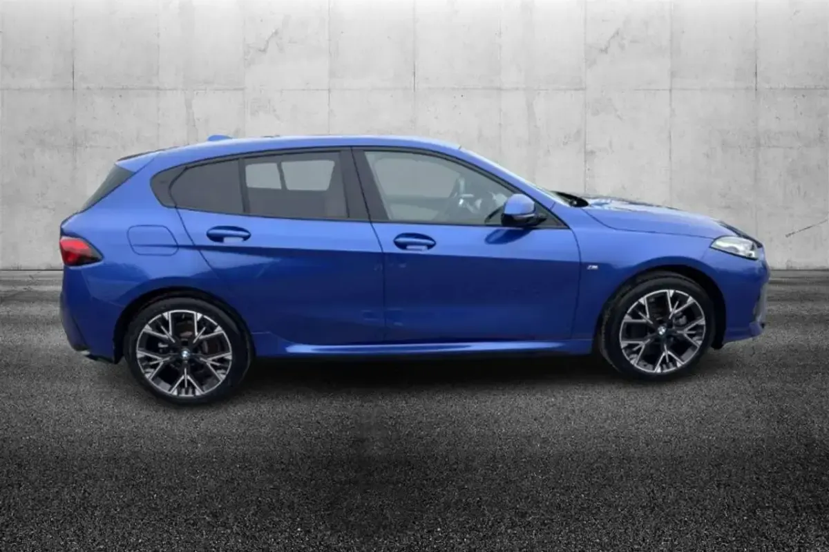 Usata BMW 120 M Sport 150 CV (110 kW) 2025 Blu/azzurro Utilitaria