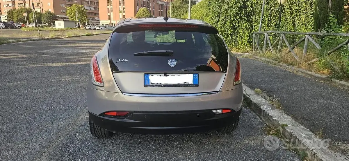 Usata Lancia Delta 120 CV (88 kW) 2009 Grigio Utilitaria