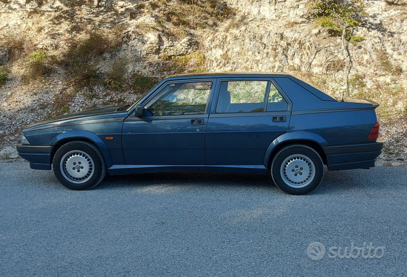 Usato 1989 Alfa Romeo 75 2.0 Benzin 141 CV (12.490 €)