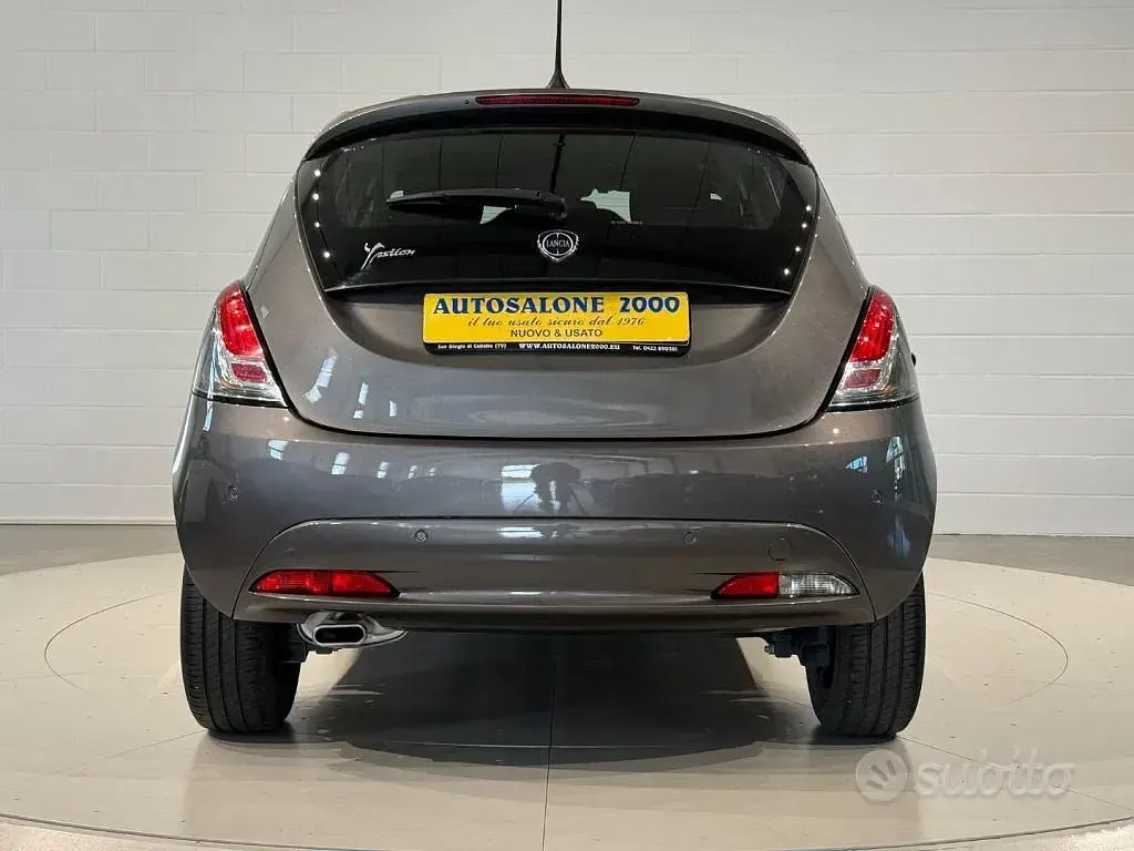 Usata Lancia Ypsilon 69 CV (50 kW) 2022 Grigio Utilitaria