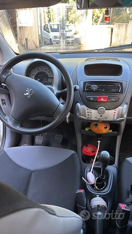 Usata Peugeot 107 73 CV (53 kW) 2011 Bianco Utilitaria