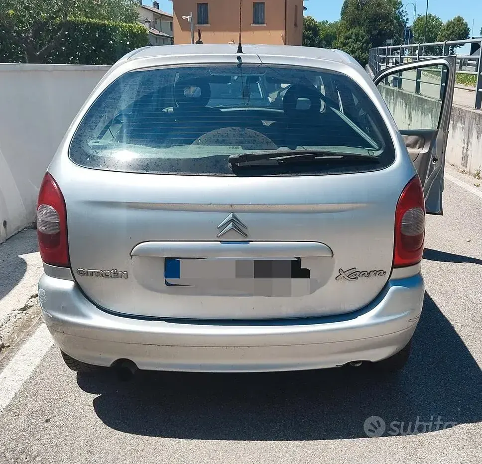 Usata Citroën Xsara Picasso 90 CV (66 kW) 2003 Grigio Monovolume