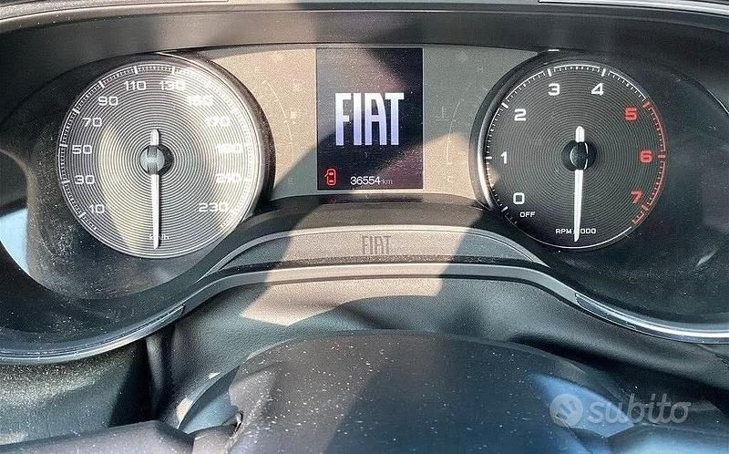 Usata Fiat Tipo Cross 95 CV (69 kW) 2022 Rosso Berlina