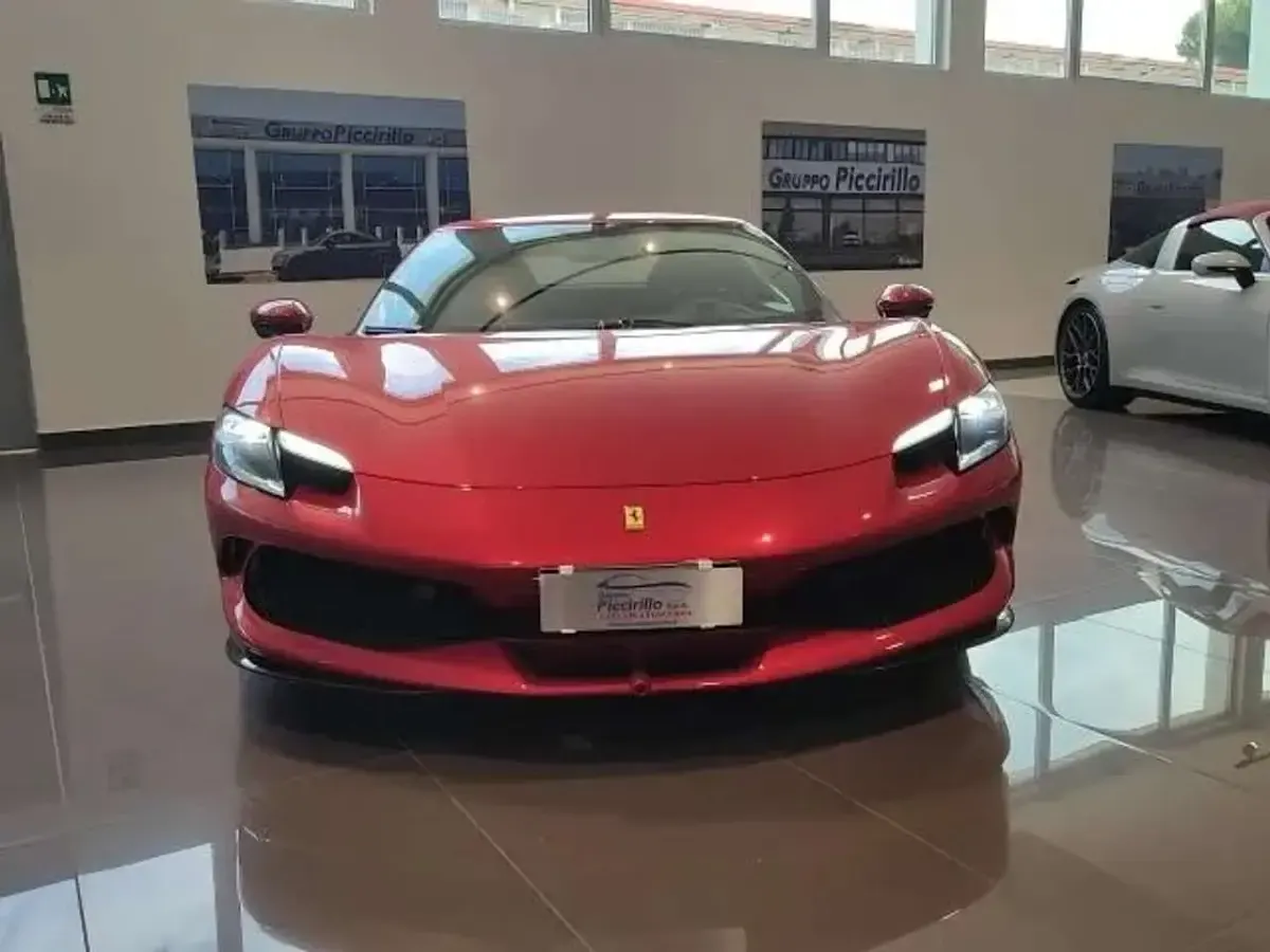 Usata Ferrari 296 663 CV (487 kW) 2024 Rosso Coupé