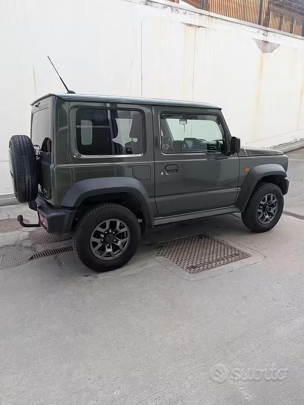 Usata Suzuki Jimny 102 CV (75 kW) 2020 Verde SUV