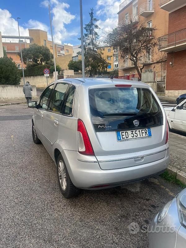 Usata Lancia Musa 95 CV (69 kW) 2010 Grigio Monovolume