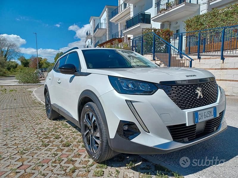 Usata Peugeot 2008 Allure 110 CV (80 kW) 2022 Bianco SUV