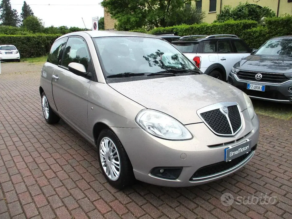 Usata Lancia Ypsilon 60 CV (44 kW) 2009 Giallo Utilitaria