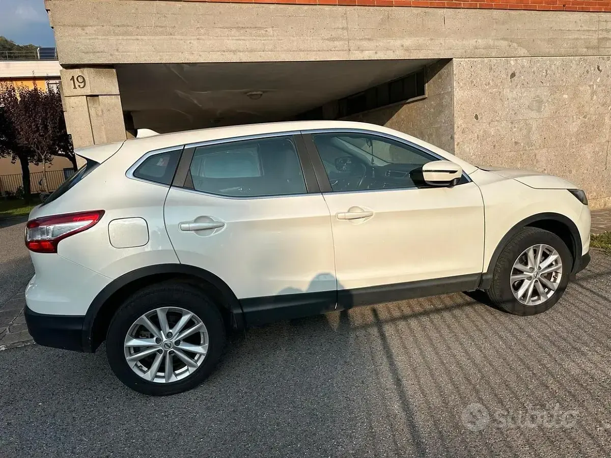 Usata Nissan Qashqai Acenta 110 CV (80 kW) 2015 Bianco SUV