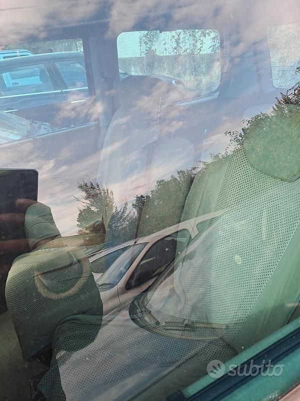 Usata Lancia Phedra 128 CV (94 kW) 2004 Grigio Monovolume