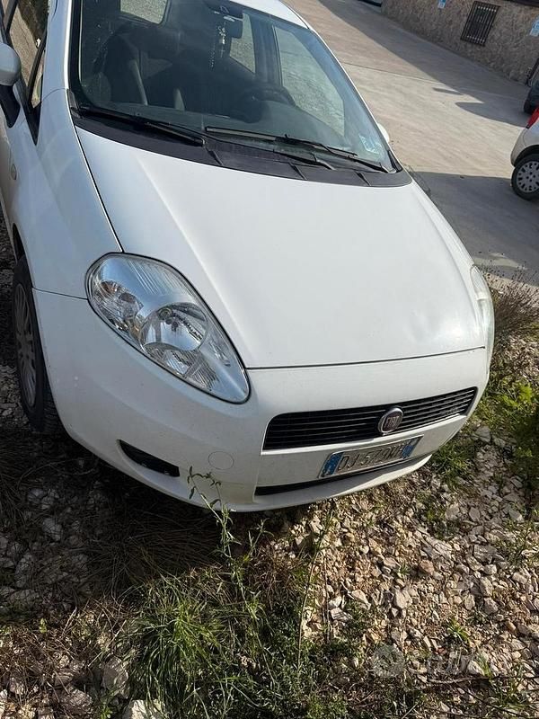 Usata Fiat Grande Punto 75 CV (55 kW) 2006 Bianco Utilitaria