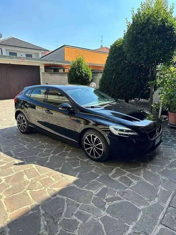 Usata Volvo V40 Business Edition 120 CV (88 kW) 2019 Nero Berlina