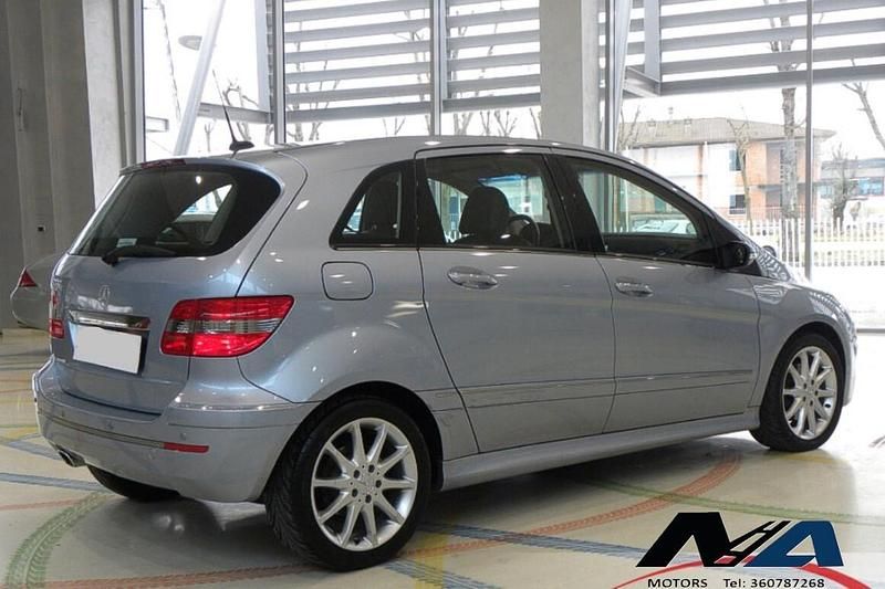 Usata Mercedes B160 95 CV (69 kW) 2009 Argento Monovolume