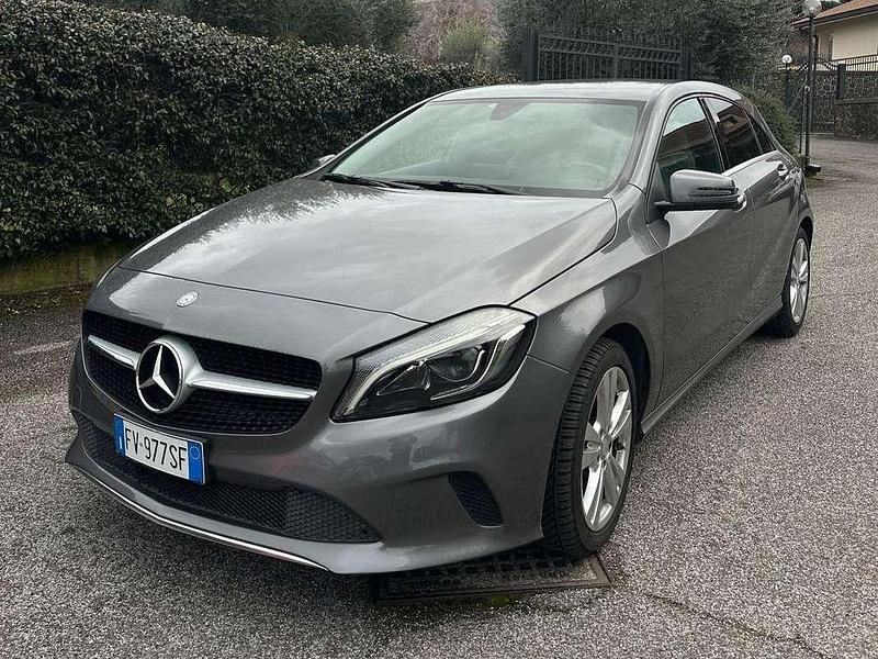 Usata Mercedes A180 Premium 109 CV (80 kW) 2016 Grigio Berlina