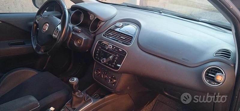 Usata Fiat Punto Lounge 75 CV (55 kW) 2015 Grigio Utilitaria