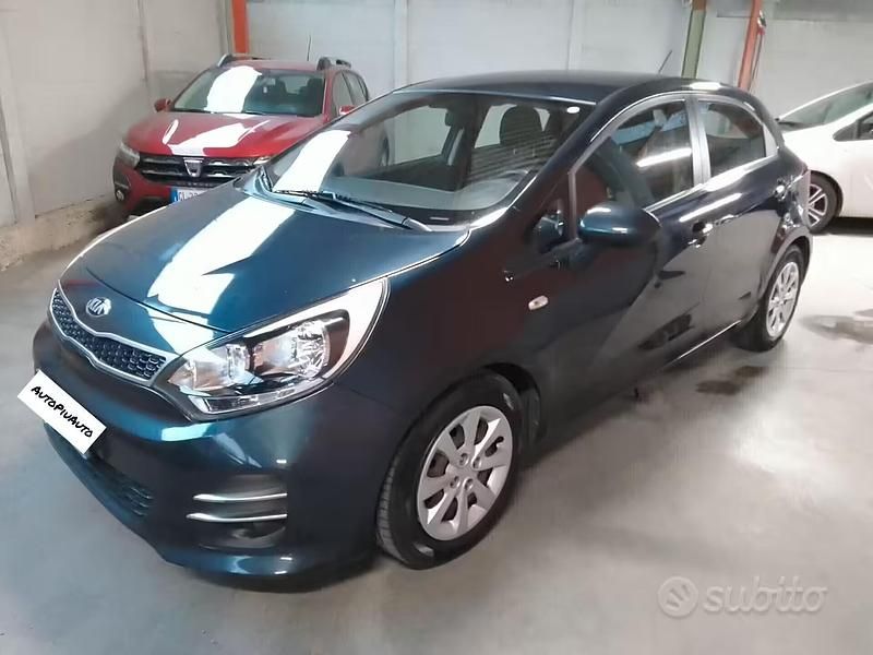 Usata Kia Rio 84 CV (61 kW) 2016 Blu Utilitaria