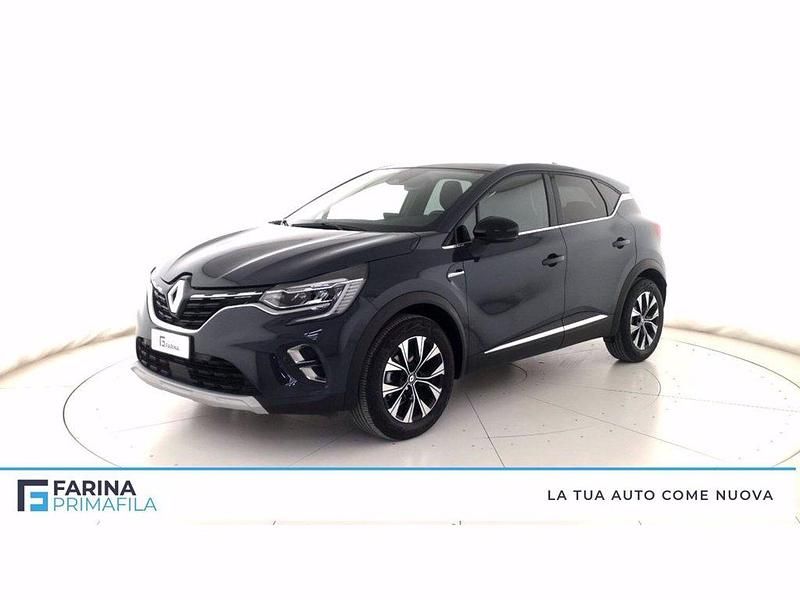 Usata Renault Captur Equilibre 101 CV (74 kW) 2024 Blu marine SUV