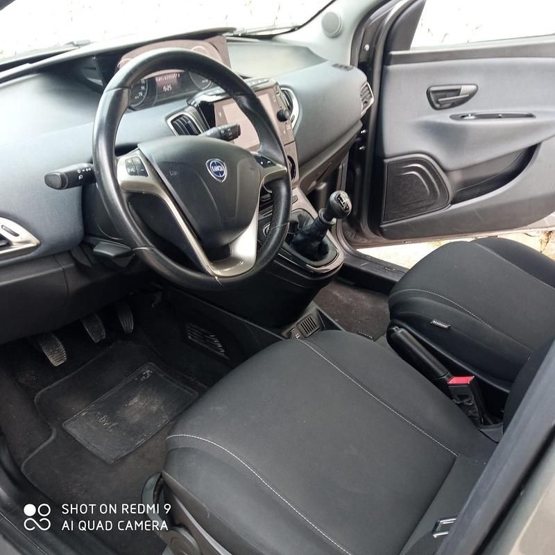 Usata Lancia Ypsilon Gold 69 CV (50 kW) 2023 Grigio Utilitaria
