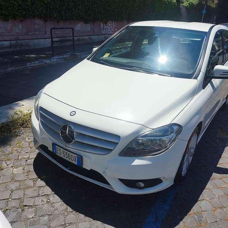 Bianco Usata 2013 Mercedes B180 Executive Monovolume | 7700 € (Super prezzo) - Immagine 1/4