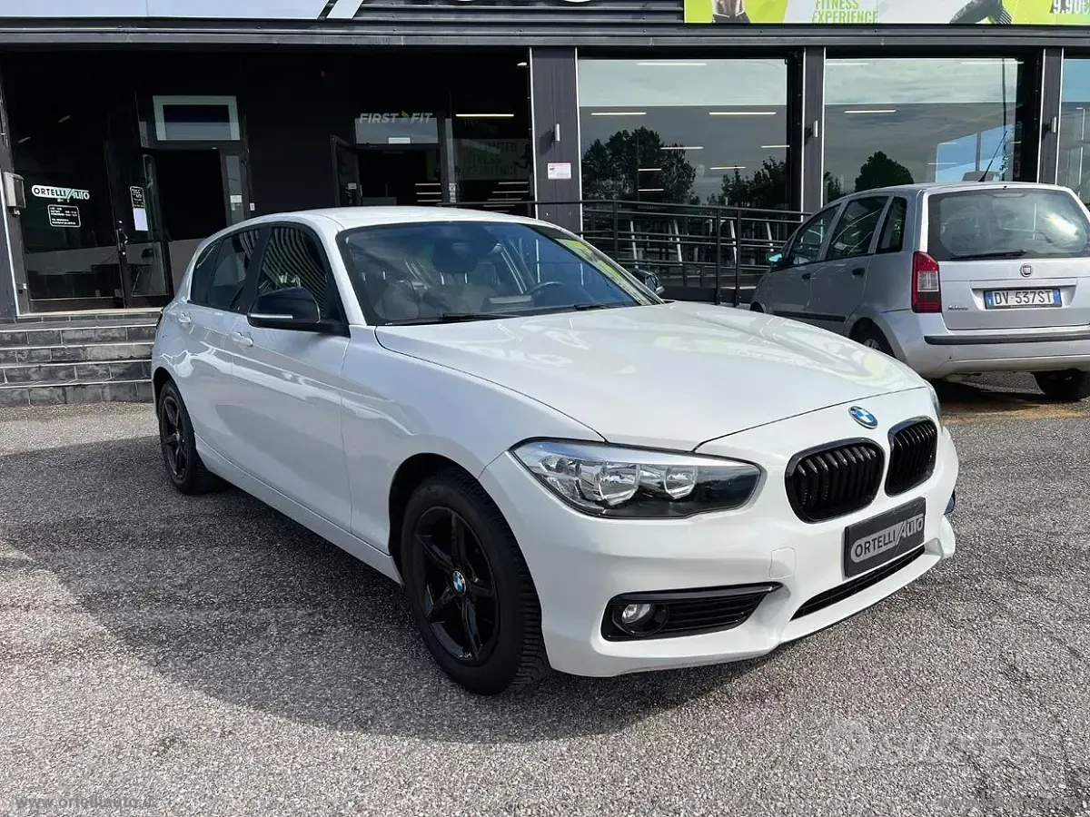Usata BMW 116 Advantage 116 CV (85 kW) 2018 Bianco Utilitaria