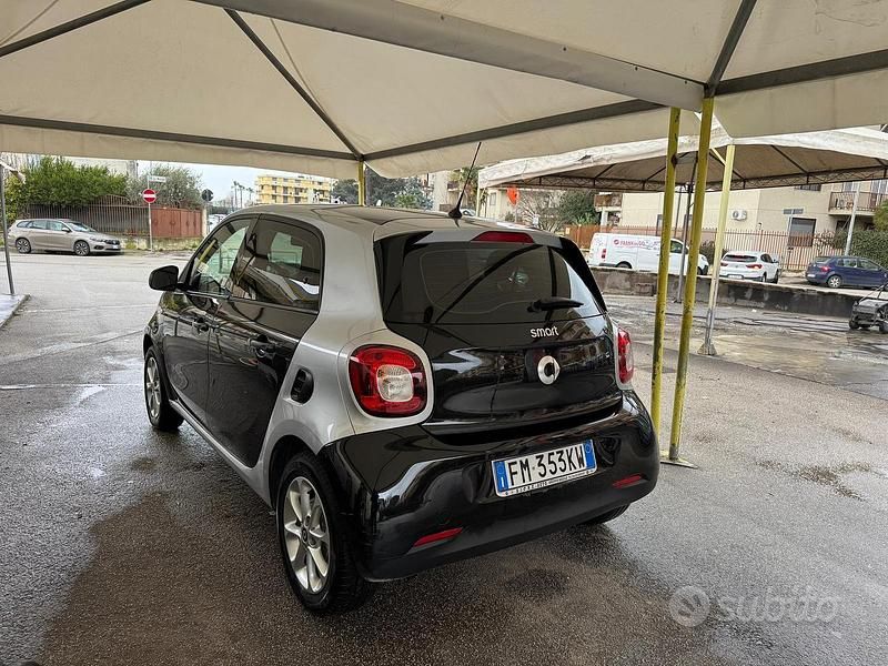 Nero Usata 2017 Smart ForFour Utilitaria | 9800 € - Immagine 1/4