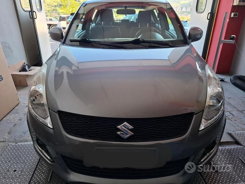 Usata Suzuki Swift 75 CV (55 kW) 2015 Grigio Utilitaria