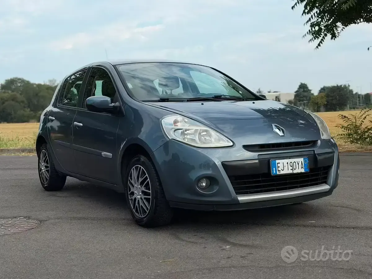 Usata Renault Clio II 75 CV (55 kW) 2011 Bluazzurro Berlina