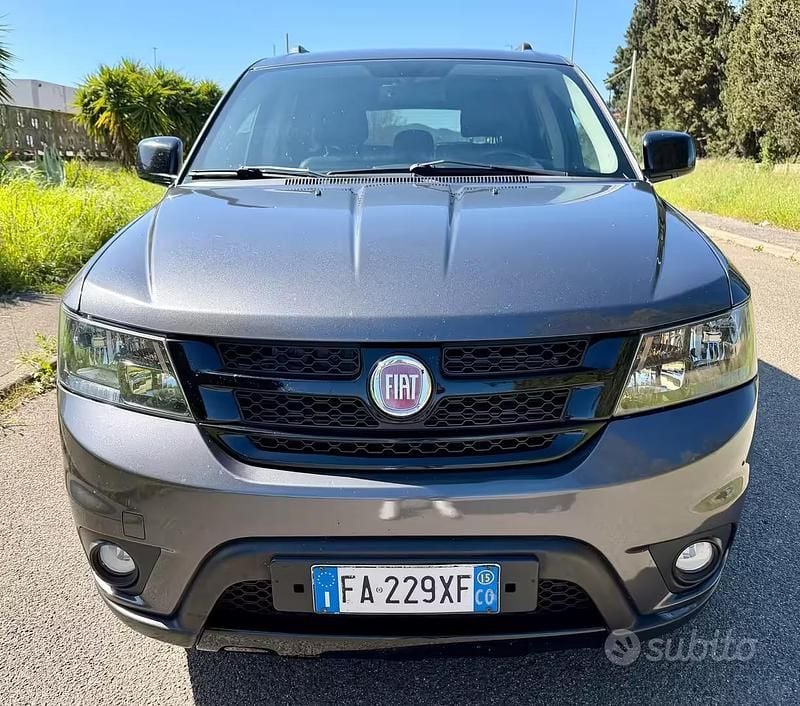 Usata Fiat Freemont Lounge 170 CV (125 kW) 2015 Grigio SUV