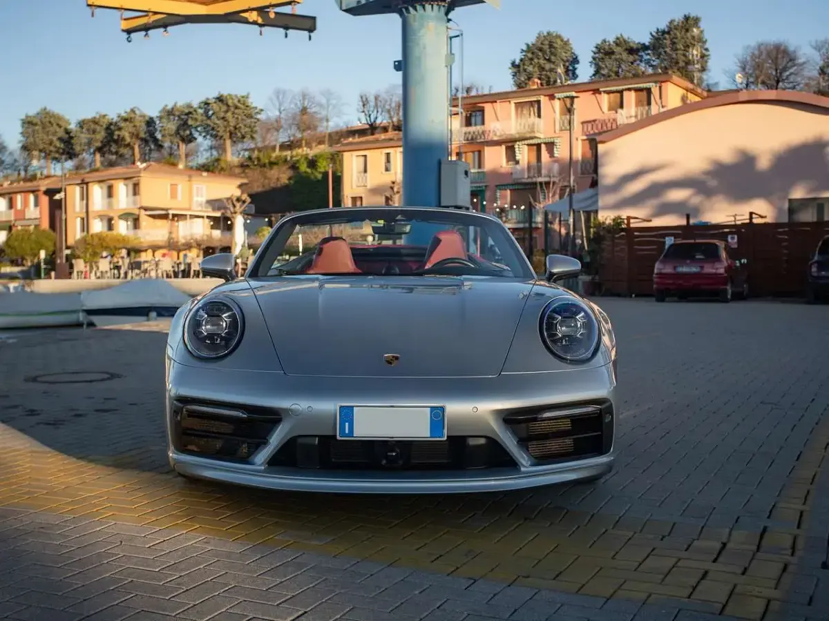 Usata Porsche 911 Carrera S Cabriolet 450 CV (330 kW) 2019 Argento dolomite metallizzato Cabrio
