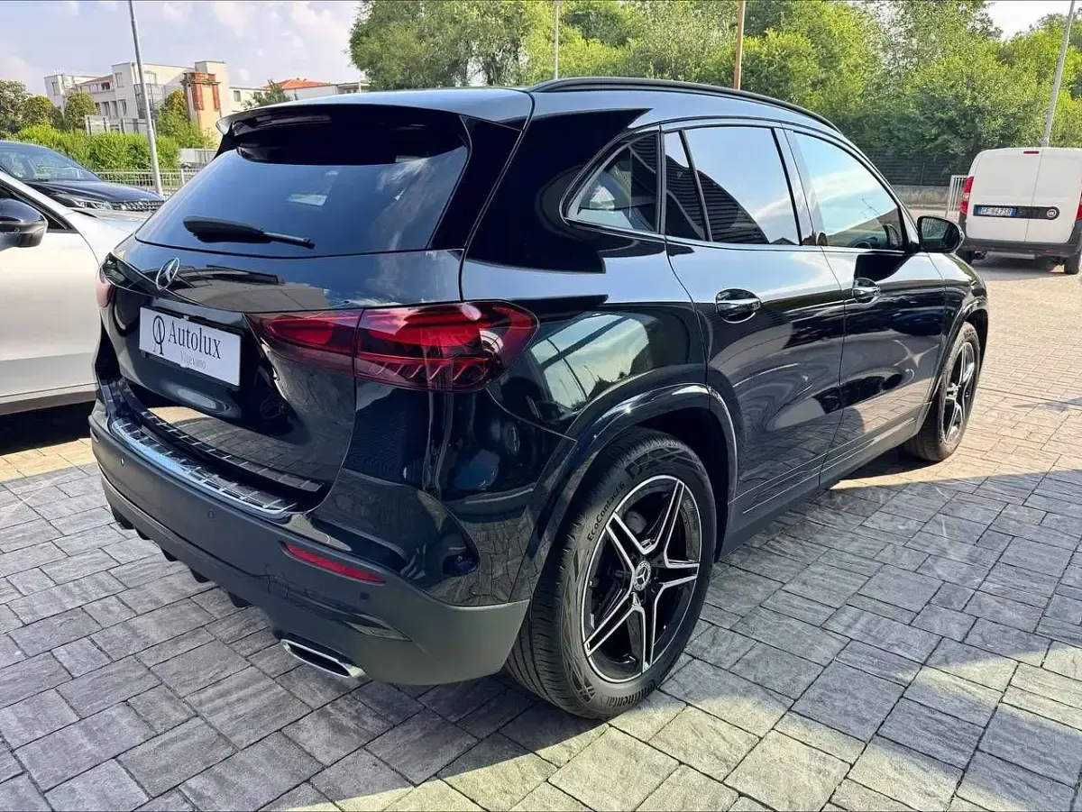 Käytetty Mercedes GLA200 Advanced Plus 163 HP (119 kW) 2025 Musta Katumaasturi