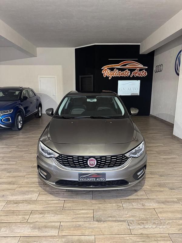 Usata Fiat Tipo Opening Edition 119 CV (87 kW) 2015 Grigio Berlina