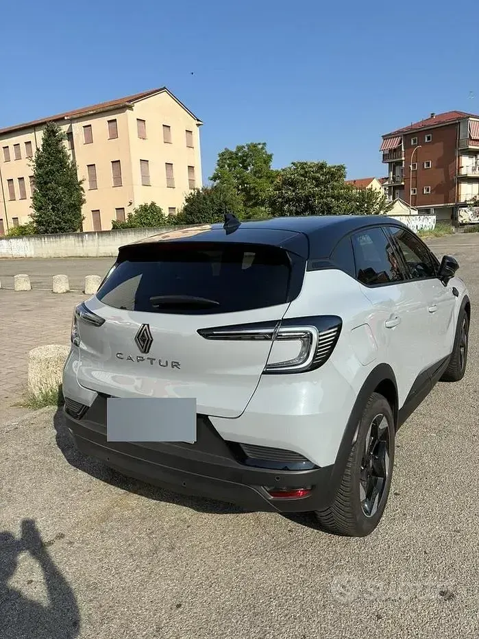Usata Renault Captur 101 CV (74 kW) 2025 Grigio SUV
