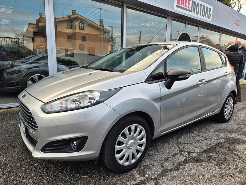 Usata Ford Fiesta 60 CV (44 kW) 2015 Grigio Utilitaria