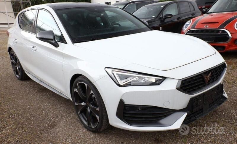 Vari colori Usata 2024 Cupra Leon VZ Tre volumi | 38.500 € (Molto cara) - Immagine 1/4