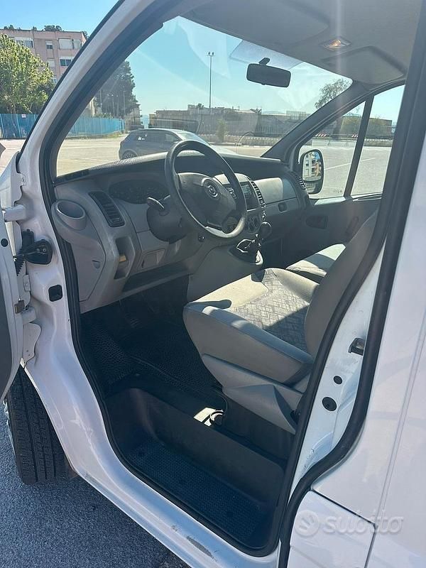 Usata Opel Vivaro 2004 Bianco Monovolume