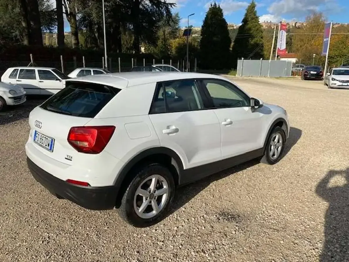 Usata Audi Q2 Business 150 CV (110 kW) 2018 Bianco SUV