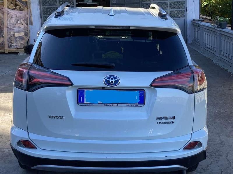 Usata Toyota RAV4 Hybrid Style 155 CV (114 kW) 2016 Bianco SUV