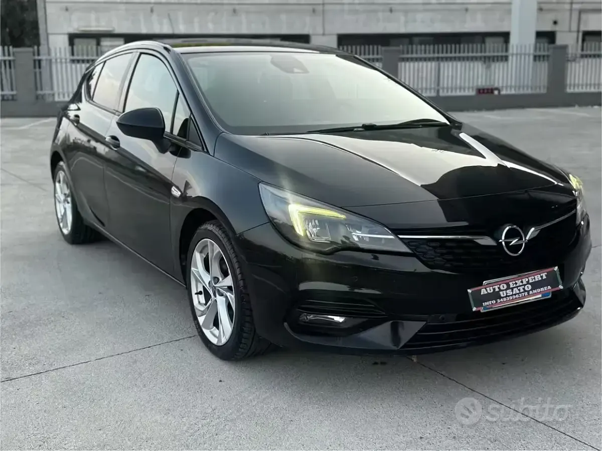 Usata Opel Astra Ultimate 122 CV (89 kW) 2020 Nero Berlina